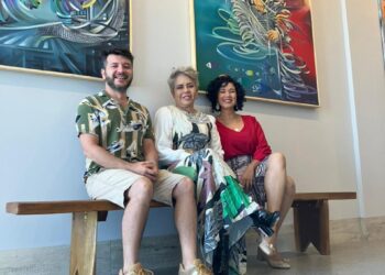 Ronan Gonçalves (curador), Nícia Prado (galerista) e Kelly Souza (galerista)

Fotos por: Mariana Félix