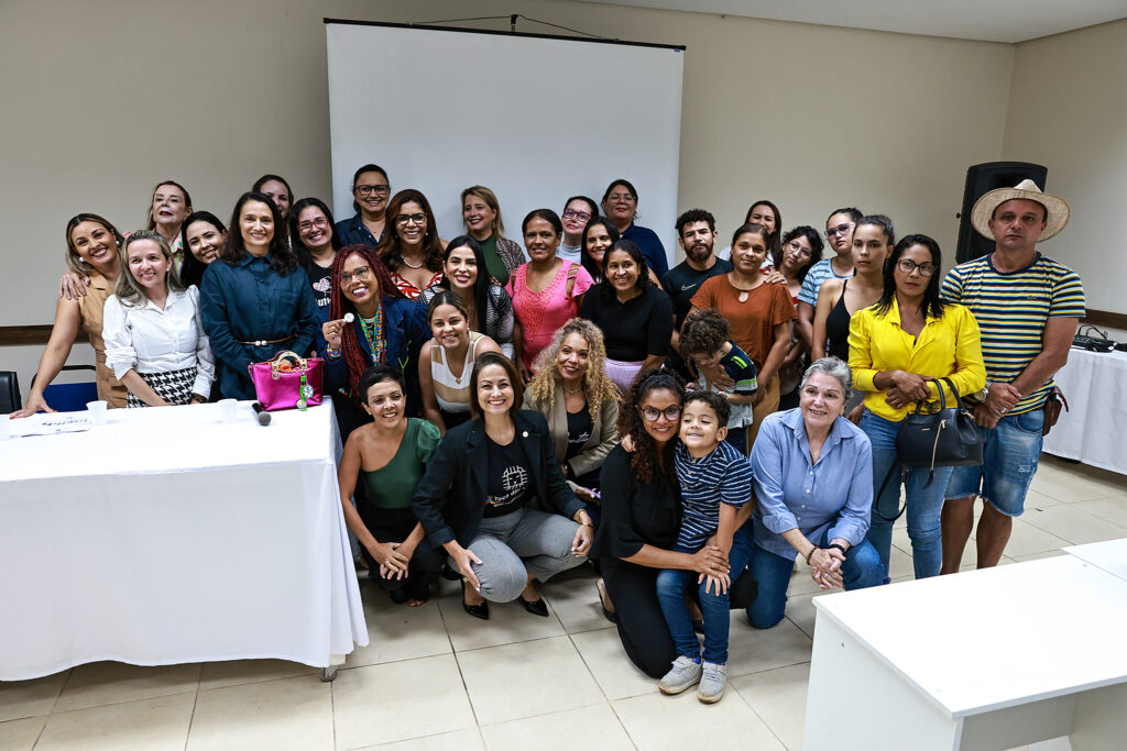 Polyanna Siqueira Campos Compromete-se com Gestão Focada nas Demandas da Educação Inclusiva para Mães Atípicas
