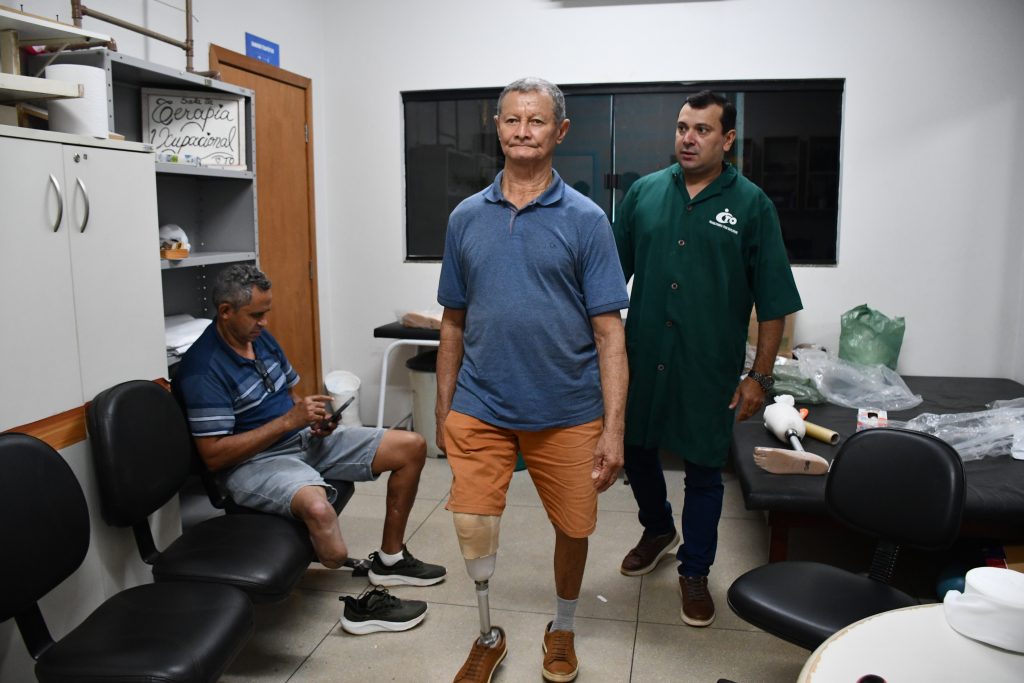 Tocantins inicia 2026 com entrega de próteses ortopédicas à população