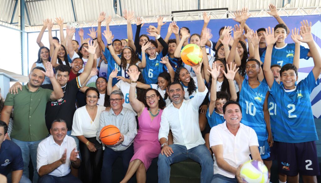 Governador entrega kits esportivos e ar-condicionado para escolas da Regional de Paraíso