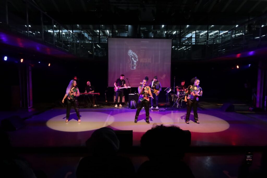 Vozes de Ébano encerra Festival Akwaaba com celebração da cultura afro-brasileira