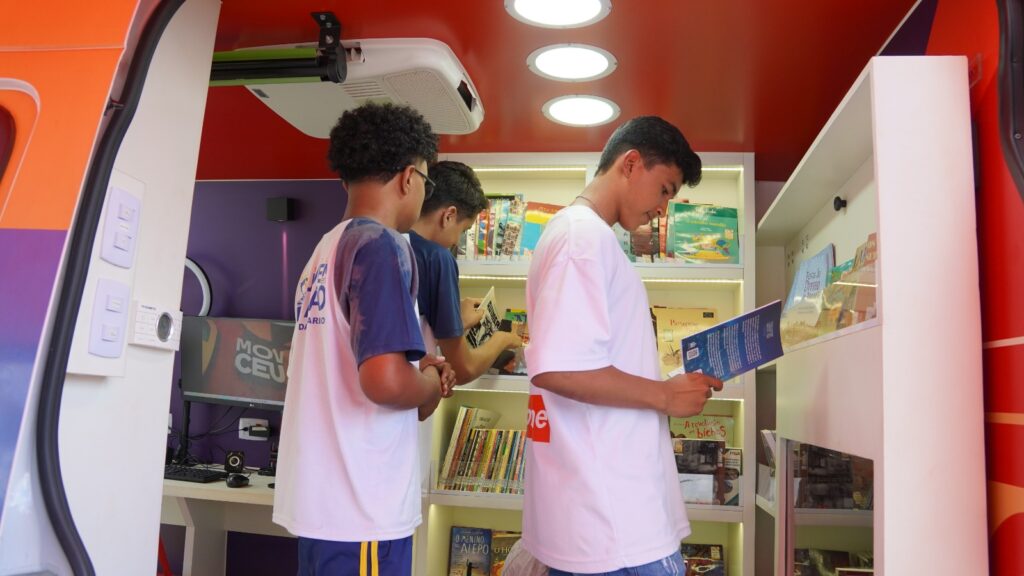 Estudantes de Tocantinópolis vivenciam experiências culturais e tecnológicas no MovCEU