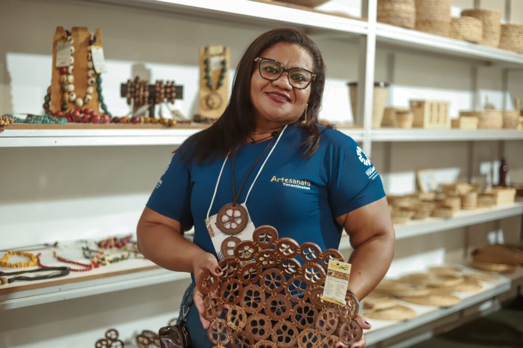 Artesanato com babaçu valoriza tradição e identidade das quebradeiras de coco