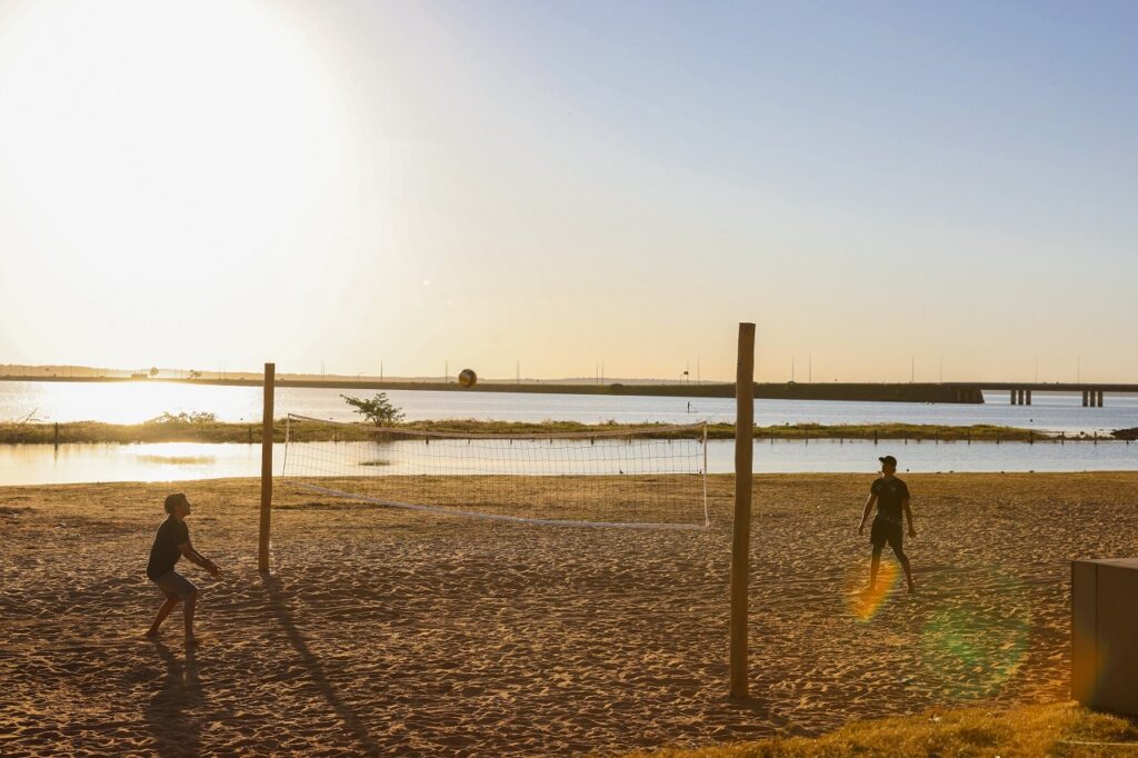 Praias de Palmas recebem torneios esportivos e aulas de dança neste fim de semana