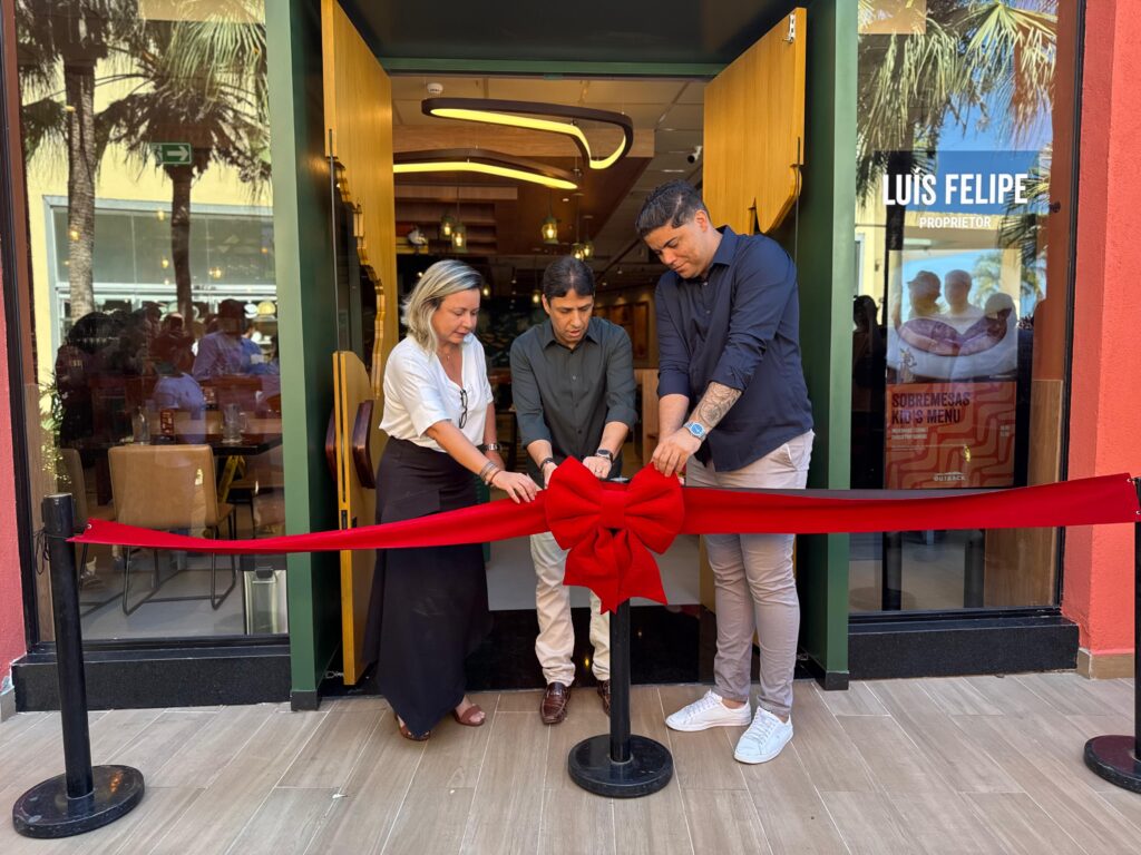 Outback estreia no Tocantins com doação de R$ 20 mil para instituição social