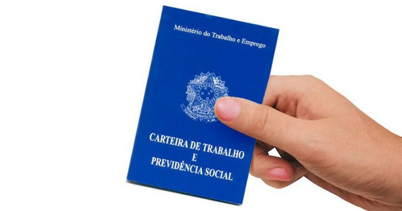 Brasil cria 165,8 mil empregos com carteira assinada em agosto
