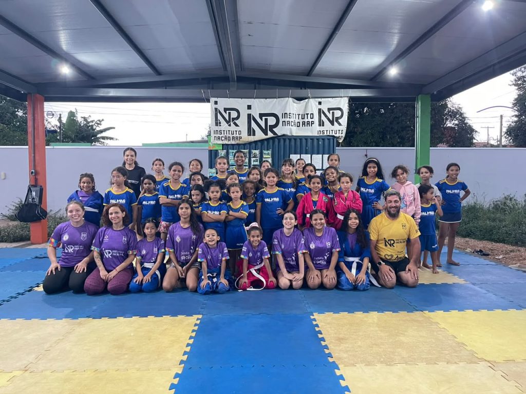 Curso de defesa pessoal reúne mais de 50 meninas em escola de Palmas